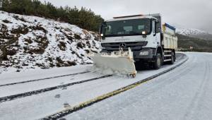 Yağışlı haftada kar ve buzlanmalara karşı çalışmalar sürüyor 