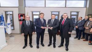 Başkan Tugay güne ESHOT atölyesinde başladı