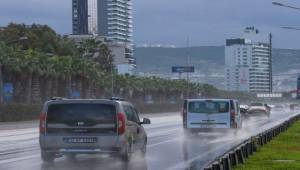 İzmir’de kuvvetli yağış ve fırtına alarmı