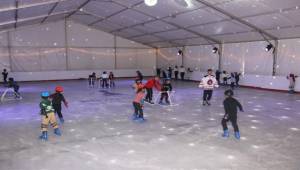 Öğrenciler buz pistinde buluştu