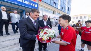 Başkan Tugay'dan Menderes'e teşekkür turu