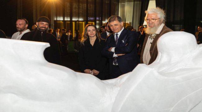 Doğal taşın kalbi İzmir’de atıyor