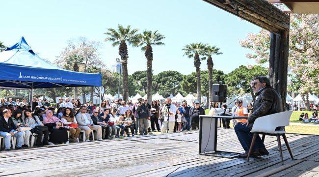 İzmir’de edebiyatın kalbi Kültürpark’ta attı 