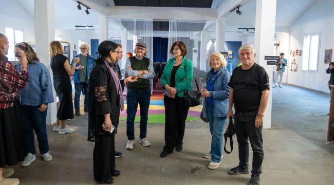 Gökçe Deniz İber’den “aynı dünyanın içinde” sergisiyle içsel yolculuk