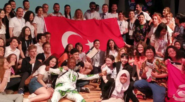 Dünyanın genç beyinleri Çeşme'de buluşuyor: 1923 IMSEF'te odak bilim ve barış