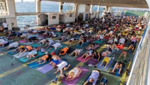 Körfez’in mavisinde 400 kişilik yoga buluşması