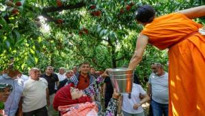 Selçuk’ta Şen Şeftali Şenliği üreticiye umut oldu