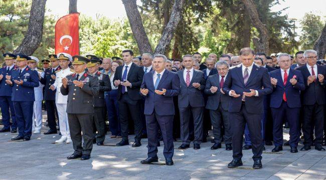 15 Temmuz şehitleri İzmir’de dualarla anıldı